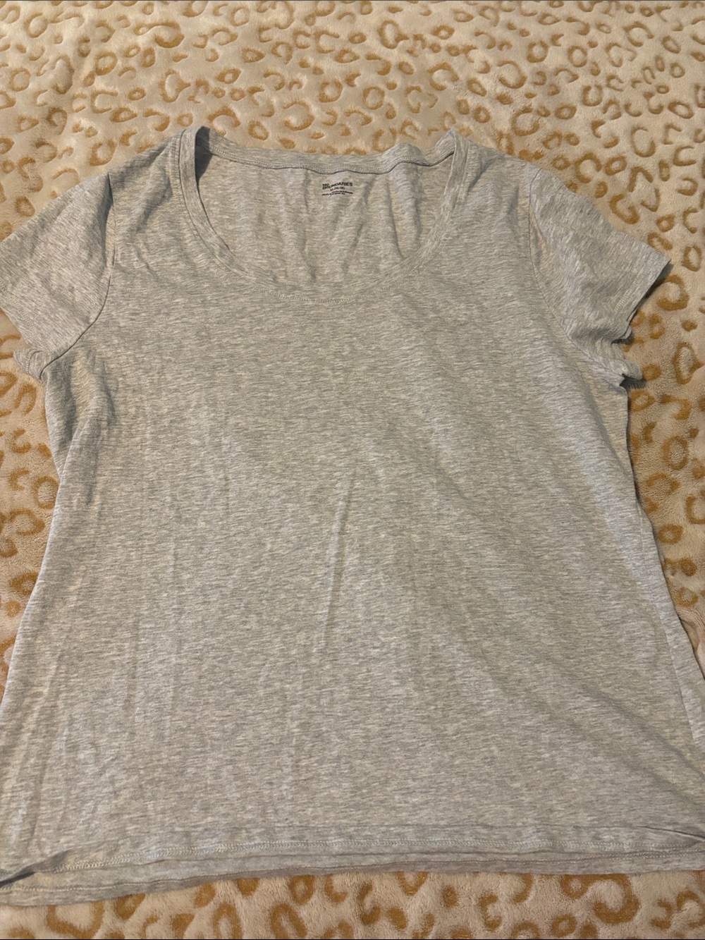 No Boundaries Heather Gray Scoop Neck Short Sleeve Tee